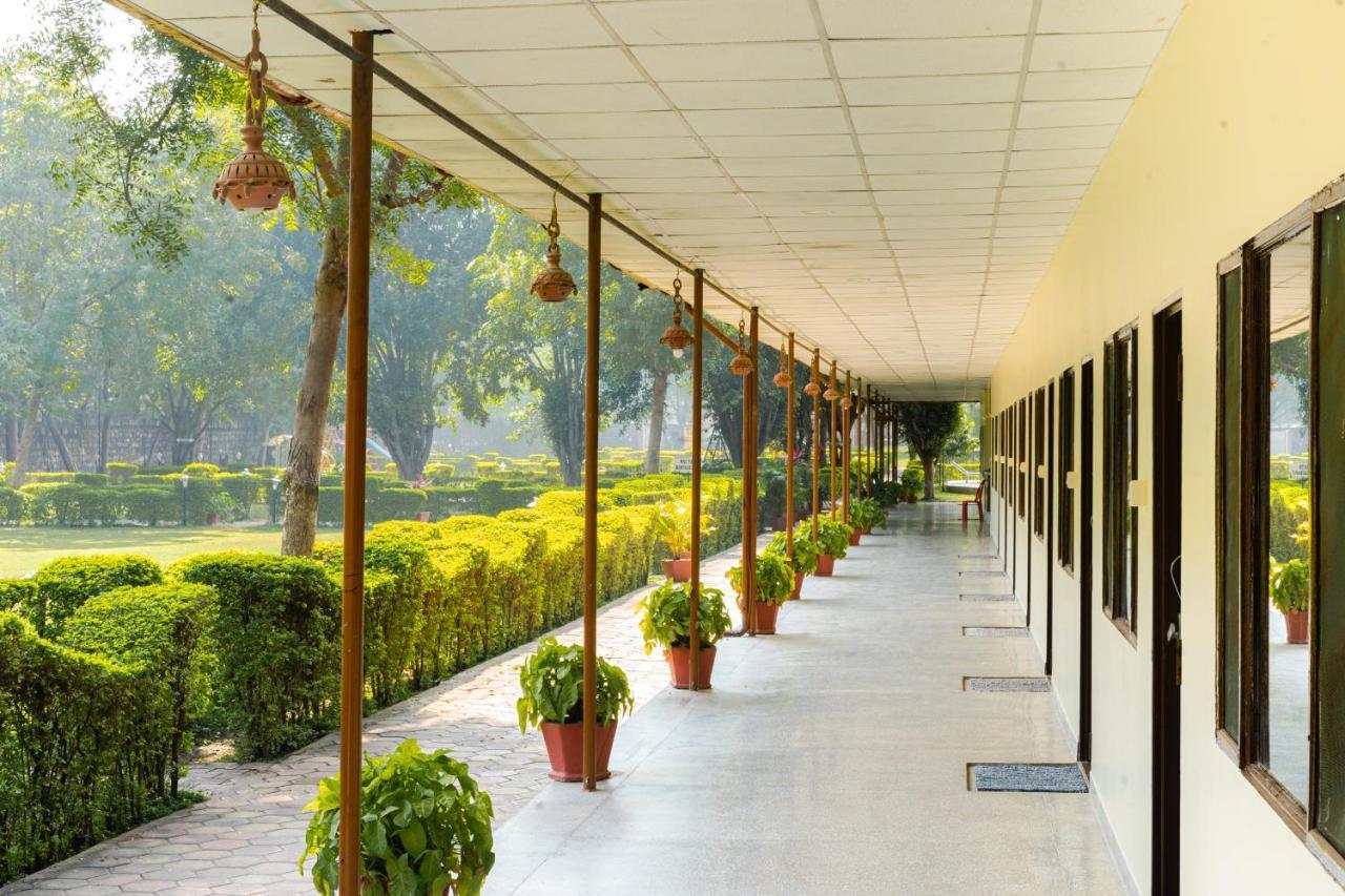 Narmada Hills Resort Godarpura Exteriör bild