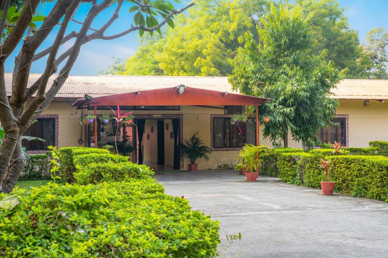 Narmada Hills Resort Godarpura Exteriör bild