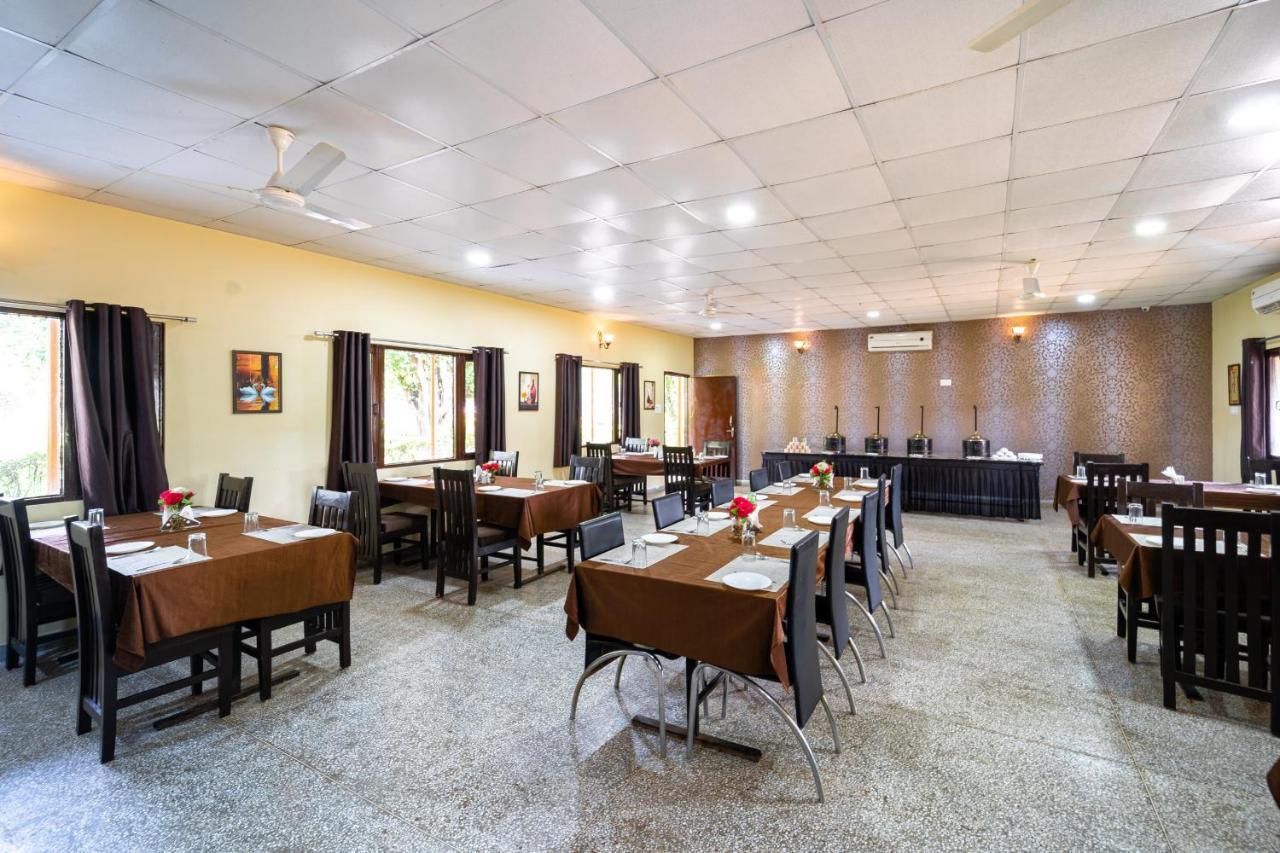 Narmada Hills Resort Godarpura Exteriör bild