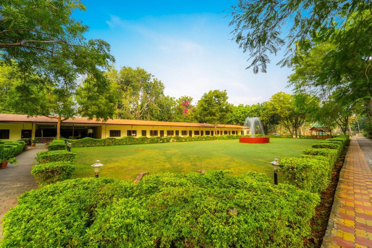 Narmada Hills Resort Godarpura Exteriör bild