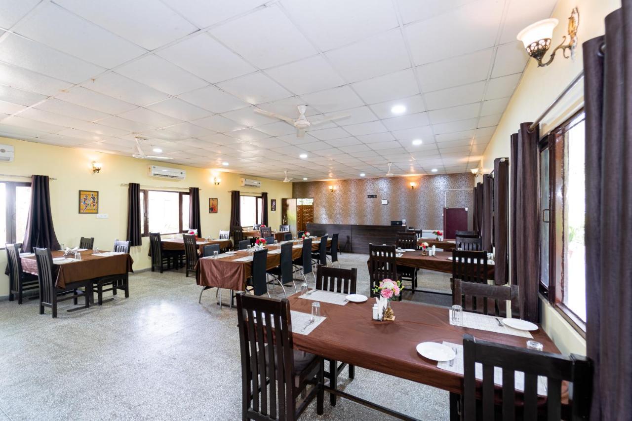 Narmada Hills Resort Godarpura Exteriör bild