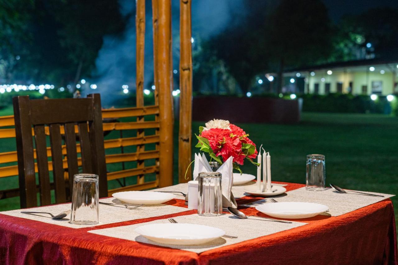 Narmada Hills Resort Godarpura Exteriör bild